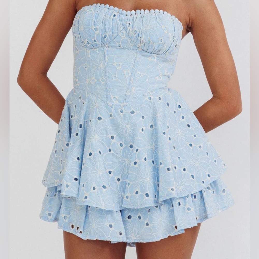 Selfie Leslie Light Blue Embroidered Eyelet  Strapless Romper/Lined Size XL NWT